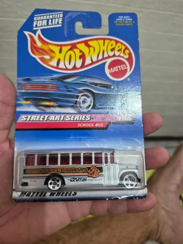 Hot Wheels School Bus da Street Art Series 1999