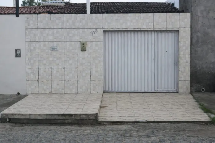 VENDE-SE CASA NO CLIMA BOM