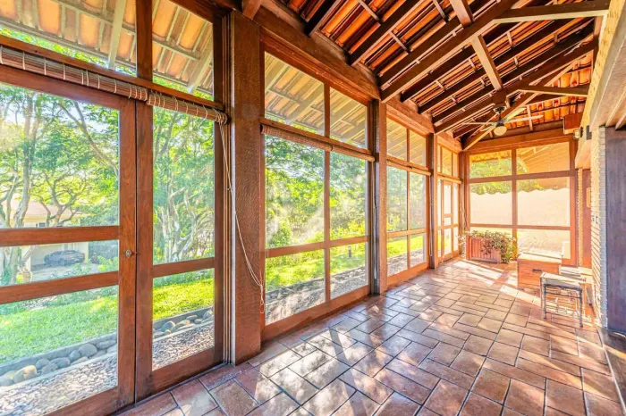 Residência de alto padrão à venda no Condomínio Jardim do Sol - 5 suítes, 900 m² e terreno