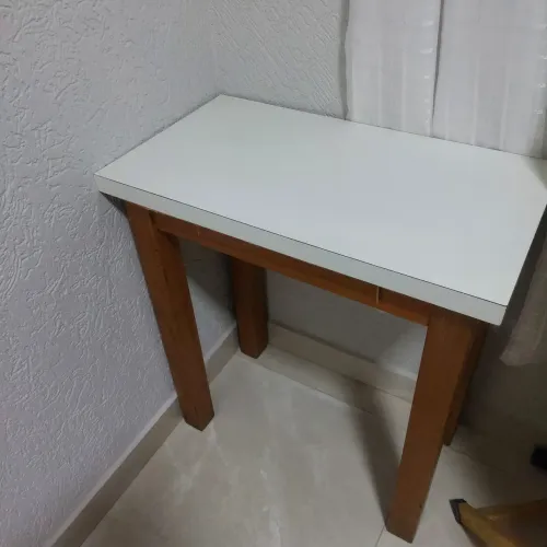 vendo excelente mesinha de madeira só 150 reais