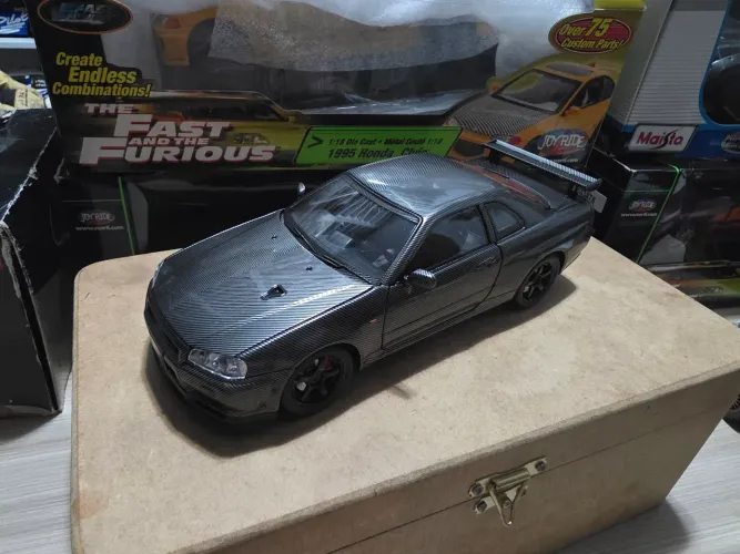 Miniatura 1:24 nissan skyline r34 edição carbon full