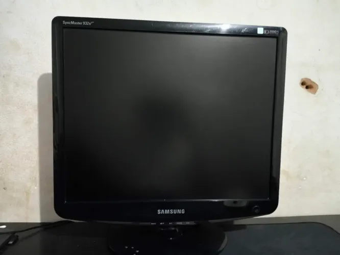 Monitor antigo quadrado da samsung