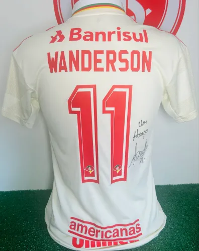 Camisa do Internacional Wanderson autografada