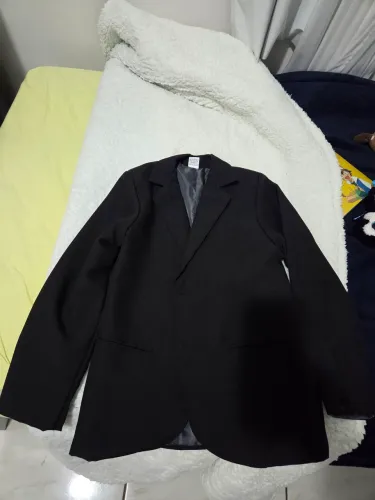 Terno preto infantil completo tamanho 10. Com camisa social e cinto.