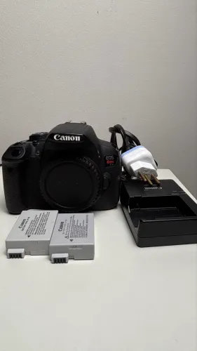 CANON EOS REBEL T5i KIT COMPLETO - PRONTA PARA USO