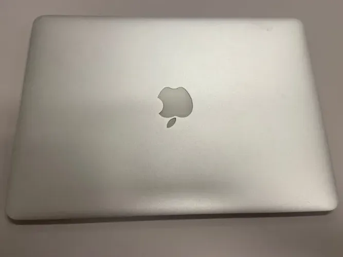 MacBook Air - Modelo: A1466 (C02KW097F5V7) - Usado