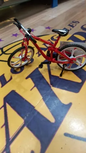Miniatura de bicicleta Mountain Bike Vermelha