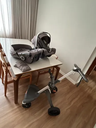Carrinho de bebê e bebê conforto stokke/ nuna