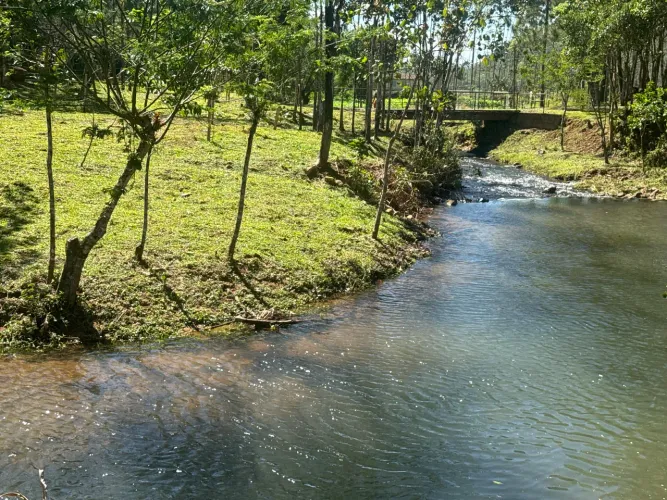 Vende-se sítio com chalé 