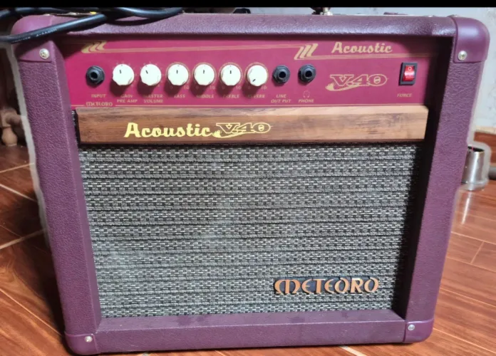 Amplificador de cubo para violão, Meteoro 40v
