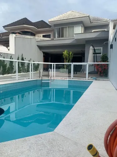 Imóvel para aluguel e venda possui 340 metros quadrados com 5 quartos