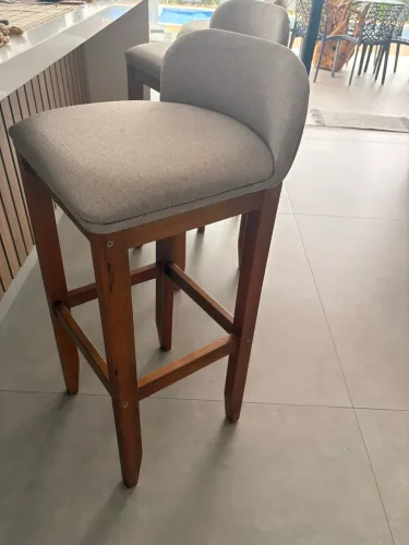 TRÊS BANQUETAS ALTAS CORINO