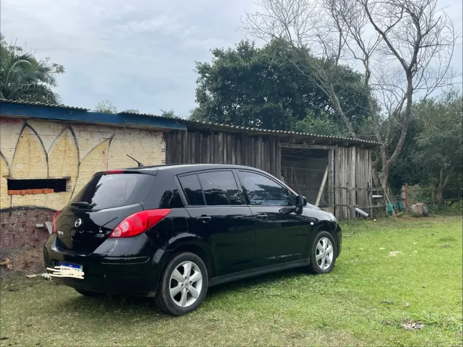 Nissan Tiida S 1.8/1.8 Flex 16V Mec. 2012