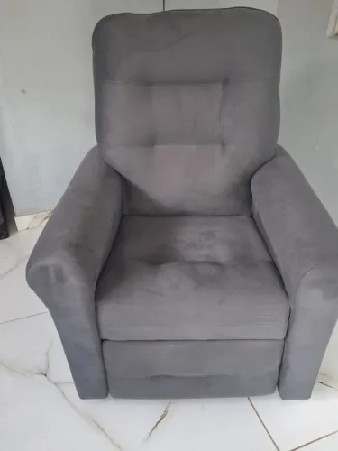 Poltrona reclinável cinza semi-nova