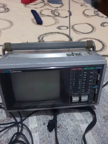 TV CRT Emerson PC5A AM FM