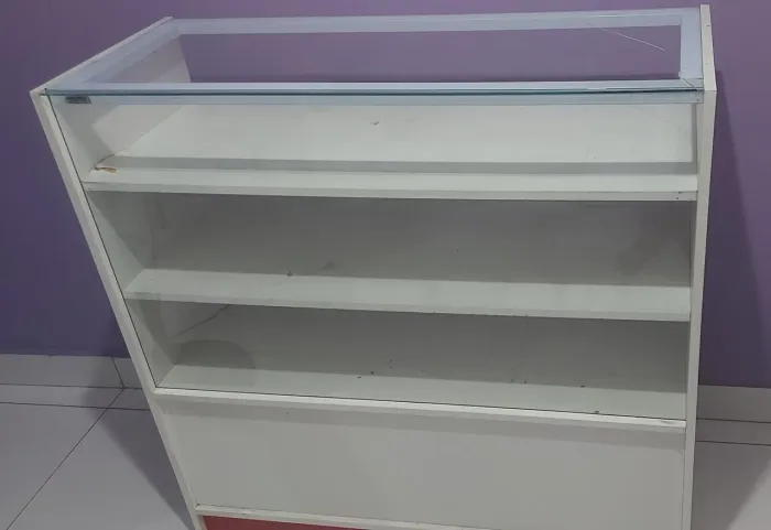 Balcão para Farmácia em MDF/ com avarias 