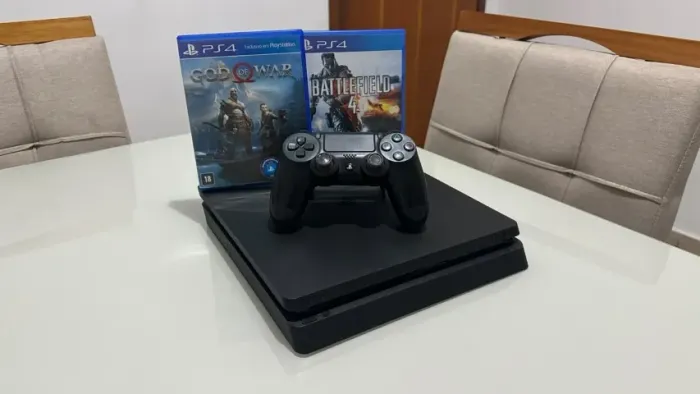 PLAYSTATION 4 SLIM EM ÓTIMO ESTADO