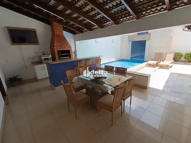 Casa residencial com 5 quartos sendo 3 suítes disponível para locação e venda no bairro Sa
