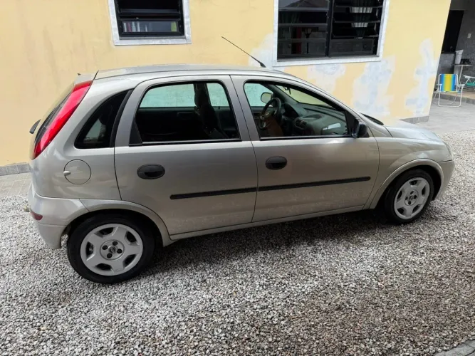Chevrolet Corsa Hatchback 1.0 MPFI 8V 71cv 5P 2004