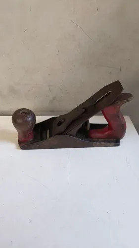 Antiga Plaina manual iloriginal da marca Buhrer, fabricada em ferro fundido
