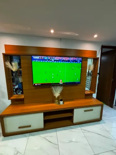 Painel para TV de até 75 polegadas.