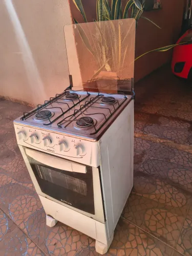 Fogão perfeito estado só precisa lavar 
