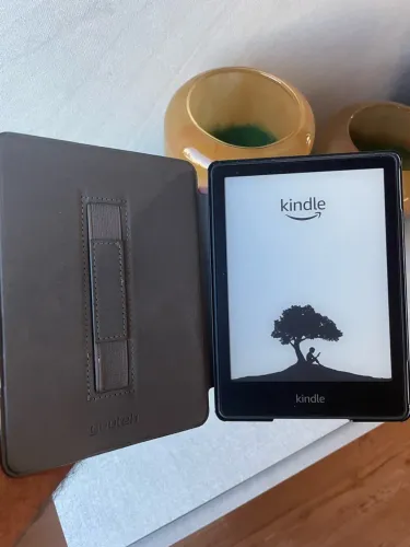 Kindle Paperwhite 11ª Geração (6,8") + Capa de Proteção + Cabo USB-C