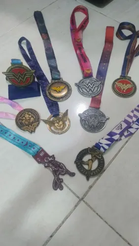 Medalhas corridas mulher maravilha