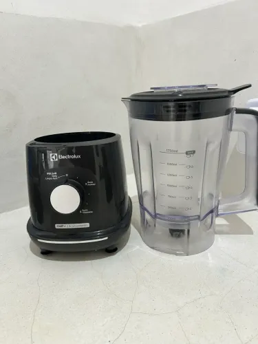 Liquidificador Electrolux 1300W de Potência com 3.2 Litros de Capacidade 12 Velocidades