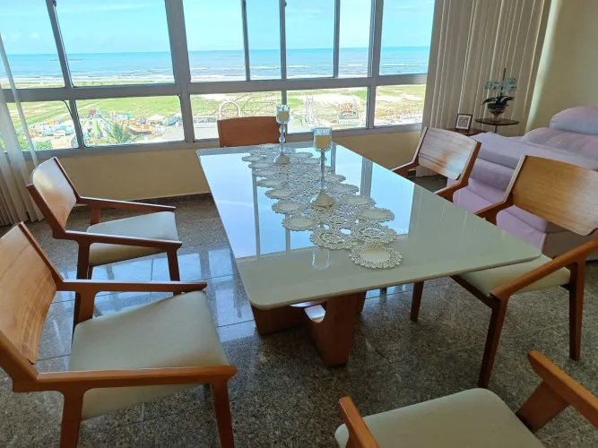 LINDA MESA DE MADEIRA JANTAR 4 CADEIRAS. 