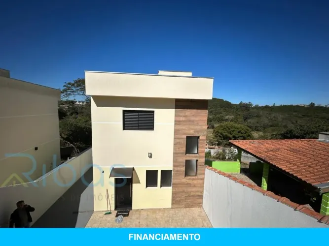 Casa à venda em Jarinu-SP, Estância São Luiz! 2 quartos, 1 sala, 2 banheiros, 1 vaga de ga