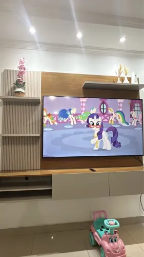 Painel Home suspenso para tv até 65 polegadas 