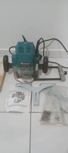 Vende-se Tupia de coluna 1600W 12mm/8mm 220V + jogo fresa 17 peças