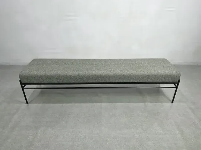 Banco Design Contemporaneo, ferro na cor preto e tecido Linho
