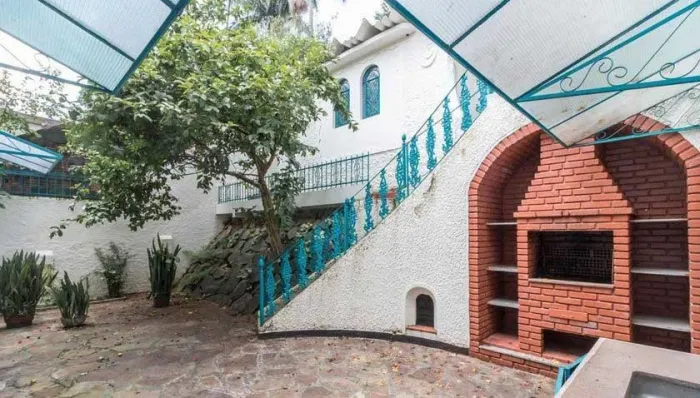 CASA AMPLA E TOTALMENTE REFORMADA À VENDA PACAEMBU / HIGIENÓPOLIS