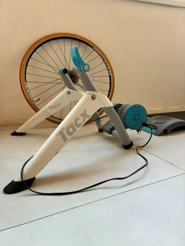 Roda inclusa . Rolo De Treino Ciclismo Tacx Flow Smart Interativo Zwift Nf - Roda Grátis