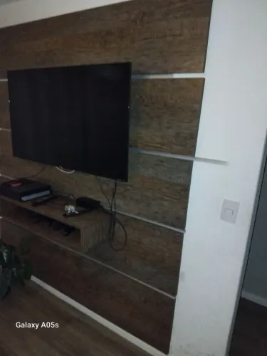 Rak amadeirado para sala