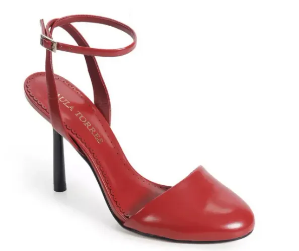 Scarpin baden carmin Paula Torres