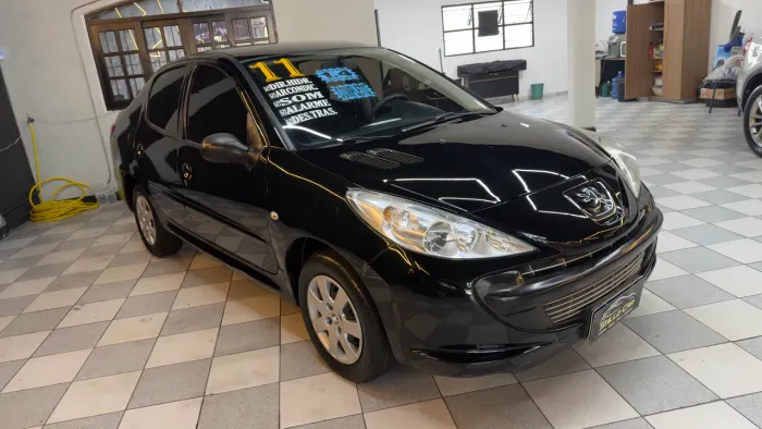 Peugeot 207 Sedan Passion XR 1.4 Flex 8V 4P 2011