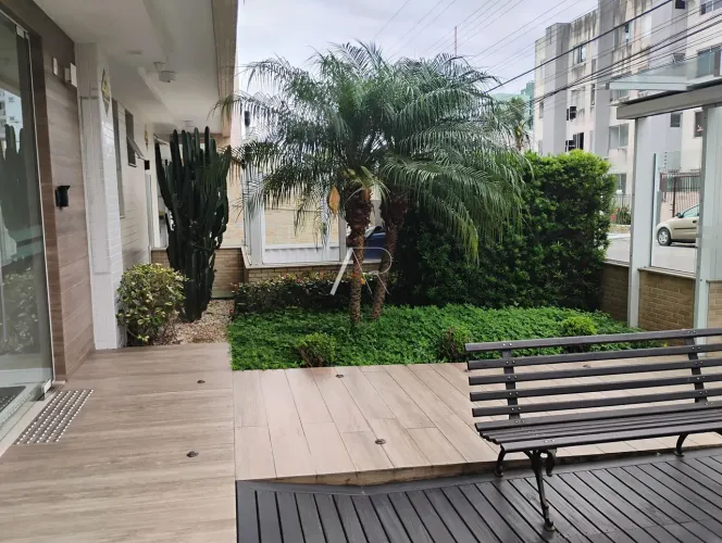 Apartamento Padrão em Coqueiros com espaço pet.