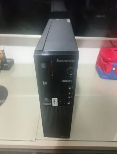 Computador Desktop Lenovo ThinkCentre - Intel Core i3, 16GB RAM, 500GB HD,