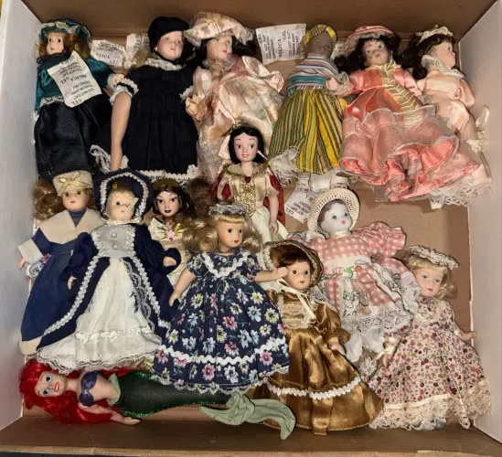 Bonecas de cerâmicas de época