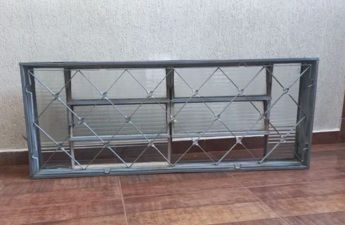Vendo um vitro de cozinha ou copa, ou sala