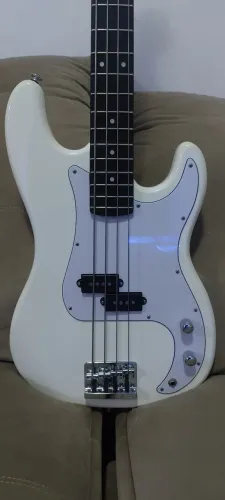 Baixo Seven Precision