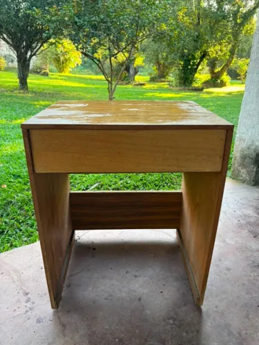 Escrivaninha em madeira