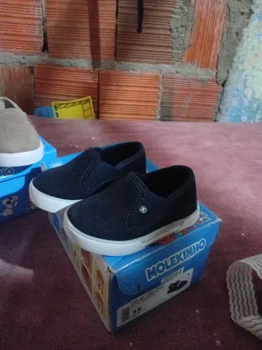 Sapato os dois para criança está novo o tamanho 19