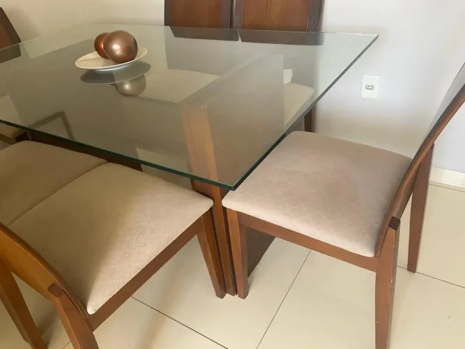 mesa Jacaúna acompanha cadeiras 