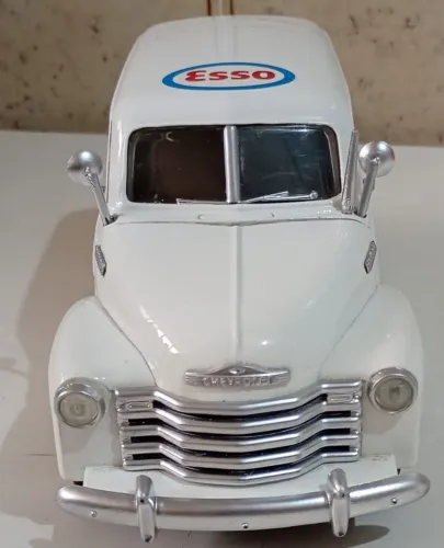 Miniatura Chevrolet Furgão Panel Truck da Esso 1/18 Diecast