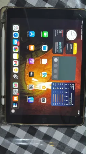 iPad 9° geração 64gb Wi fi semi-novo com caneta e capa
