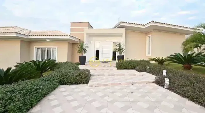 Casa de Condomínio com 4 Quartos, sendo 2 Suítes à venda, 400 m² por R$ 2.650.000 - Condom